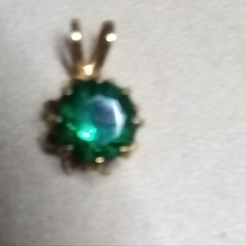 Elegant Green Gemstone Pendant